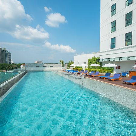 The Empress Premier Chiang Mai - Sha Extra Plus Dış mekan fotoğraf The swimming pool at the hotel