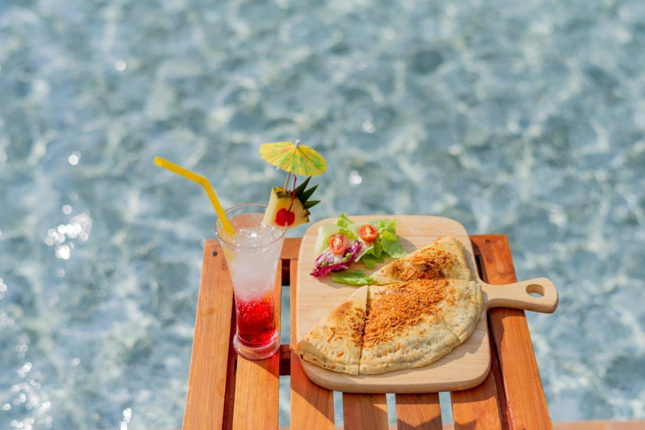 The Empress Premier Chiang Mai - Sha Extra Plus Dış mekan fotoğraf A typical poolside snack